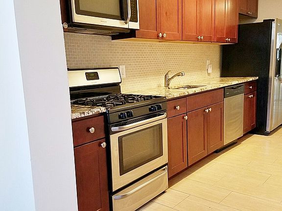 3rd image of 2242 27th St #1