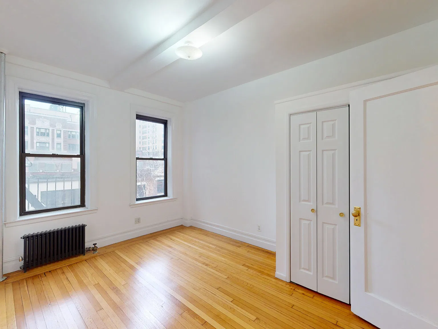 325 W 77th St — Photo 4