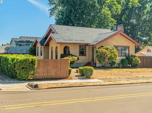 175 E Gloucester St, Gladstone, OR 97027