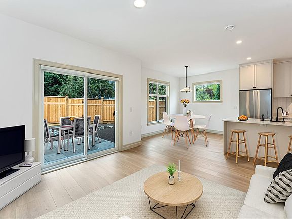 2nd image of 3098 Washington Ave #3