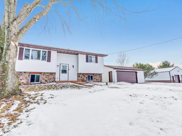 E3249 Bags Hill Rd, Waupaca, WI 54981