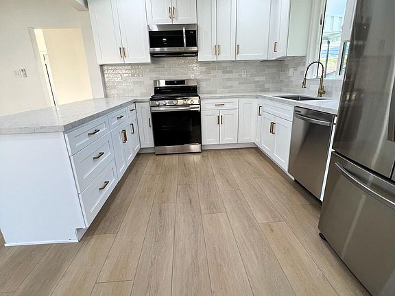 3rd image of 1037 W Glenoaks Blvd #1039