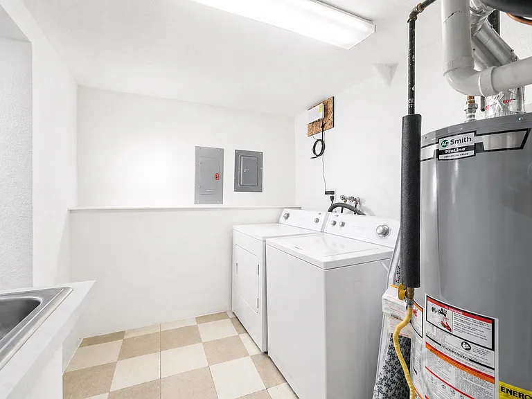 879 S 1635 W — Photo 9