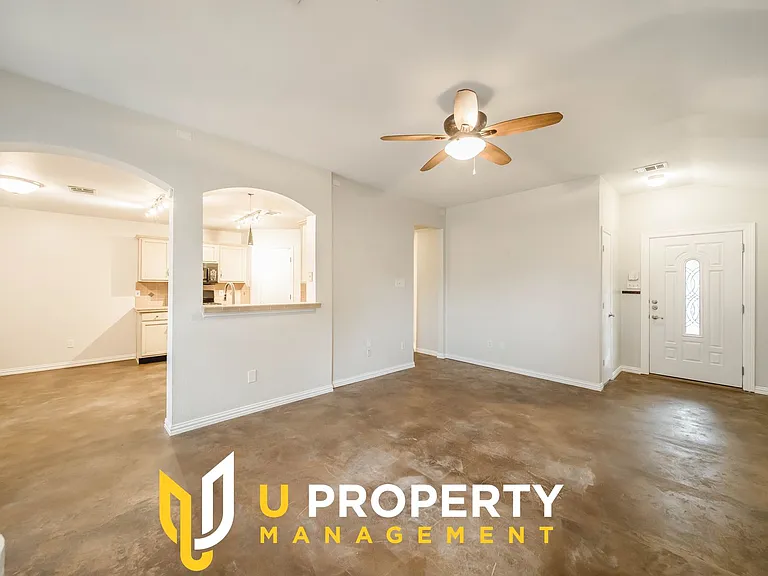 2211 Lilac Cir — Photo 3