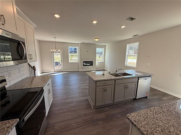 3rd image of 5154 Longview Run