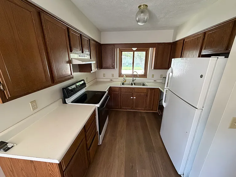 2705 S 18th St — Photo 8