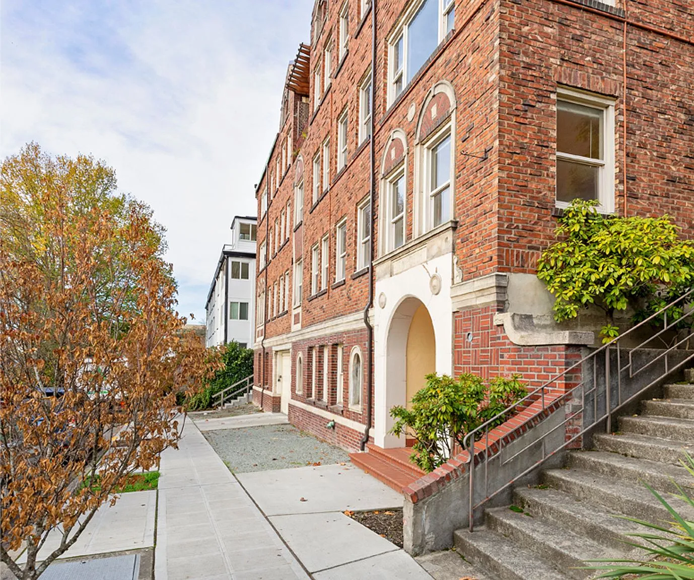 Ella Robert | 2br Available | Steps from Seattle Center — Photo 4