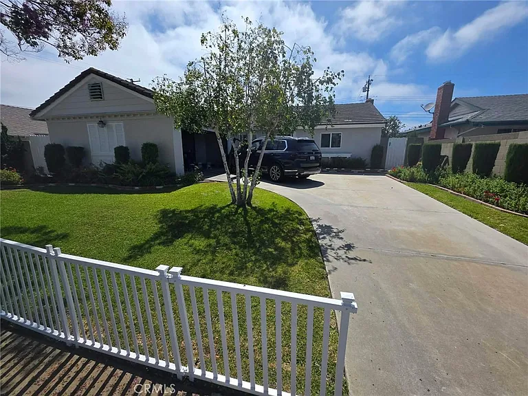 16291 Hawaii Ln — Photo 6