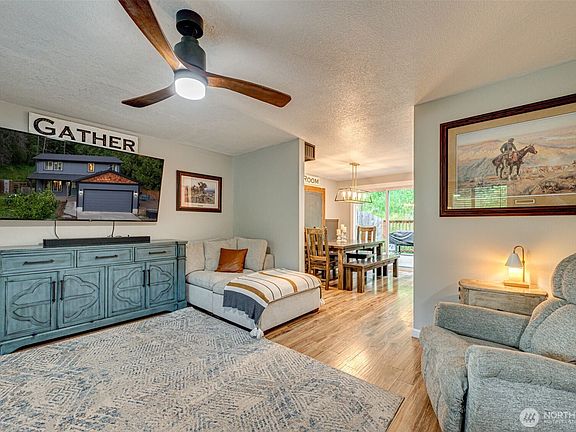 3rd image of 136 Charleston Drive