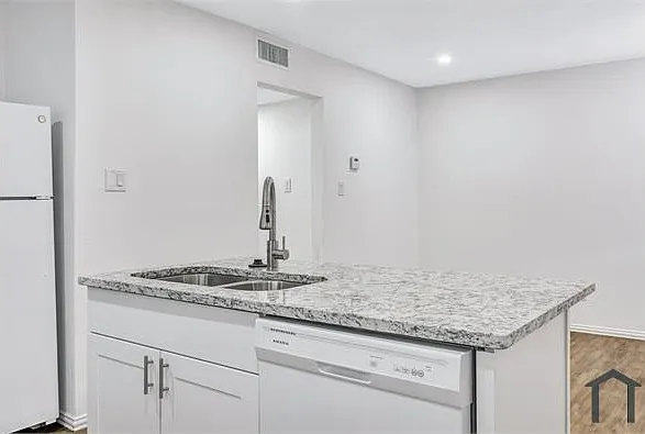 901 Bessie St #205 — Photo 31