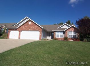 111 Stonebridge Manor Dr, Maryville, IL 62062