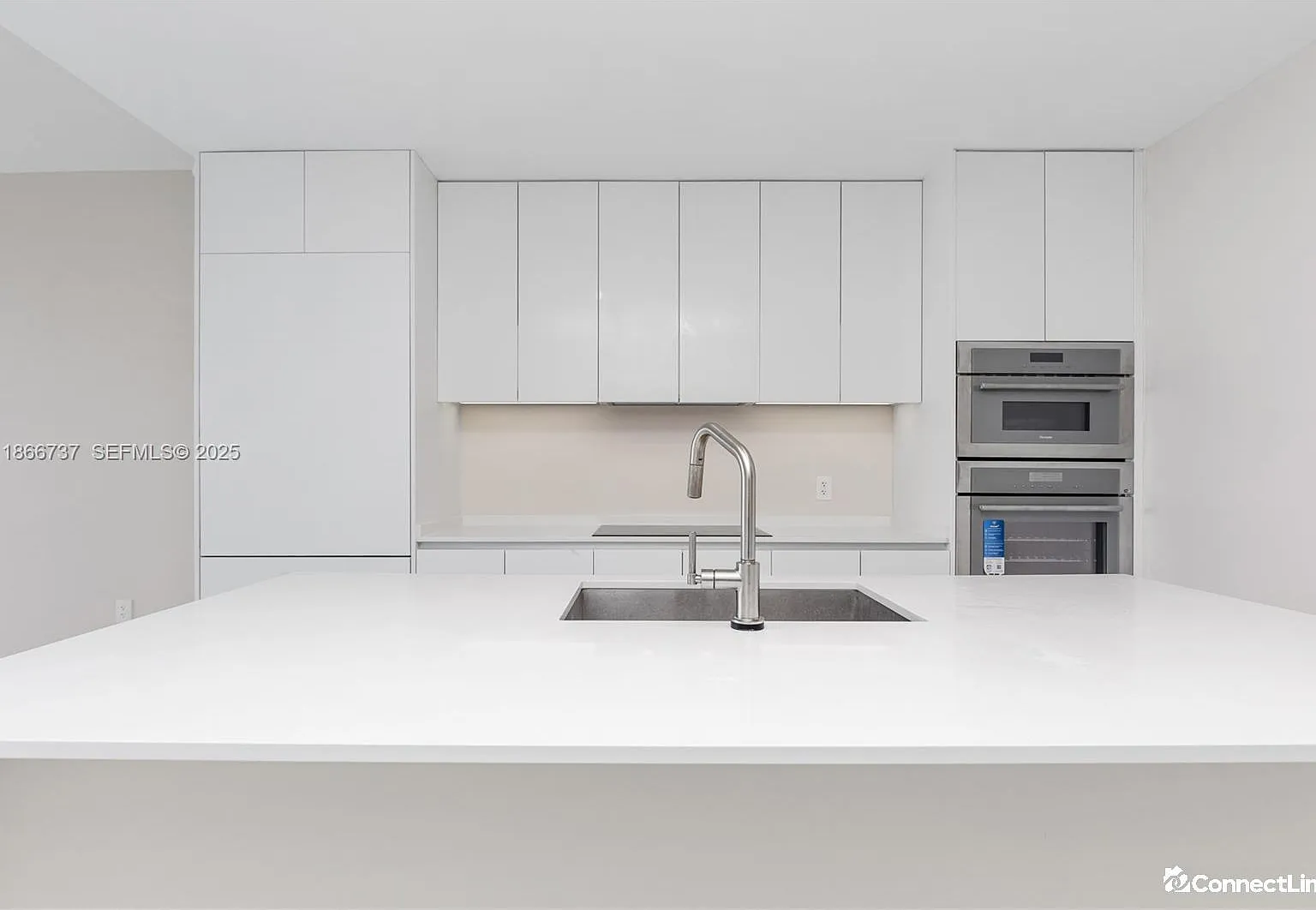 3 bed, 3.0 bath, $8,200 — Photo 3