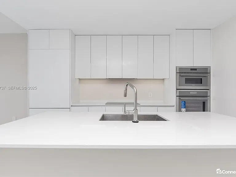 700 NE 24th St #4206 — Photo 3