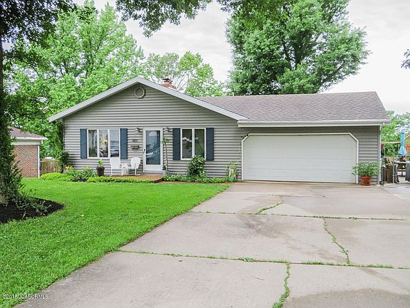 2nd image of 805 Belmont Dr