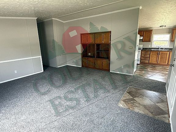 3rd image of 33 Hillcrest Rd