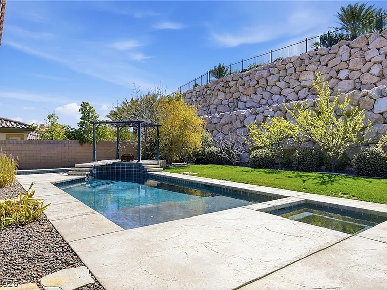 11 Grand Masters Dr — Photo 4