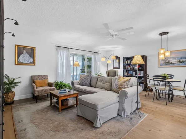 709 Lori Drive #211, Palm Springs, FL 33461