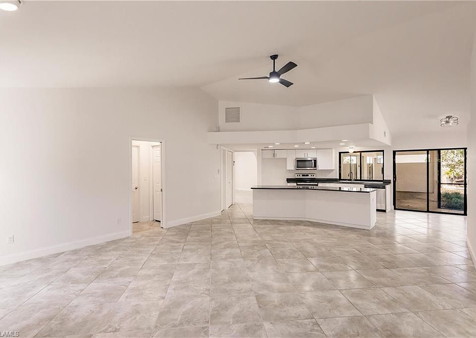 MIN★ 12471 Marine Ave, Maryland Heights, MO 63043 | Zillow