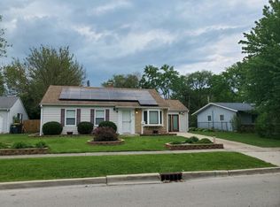 102 E Briarwood Dr, Streamwood, IL 60107