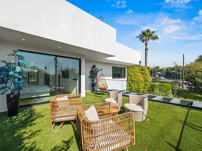 12125 W Sunset Blvd — Photo 40