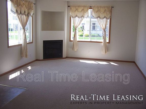 4th image of 10883C Oak Grove Cir