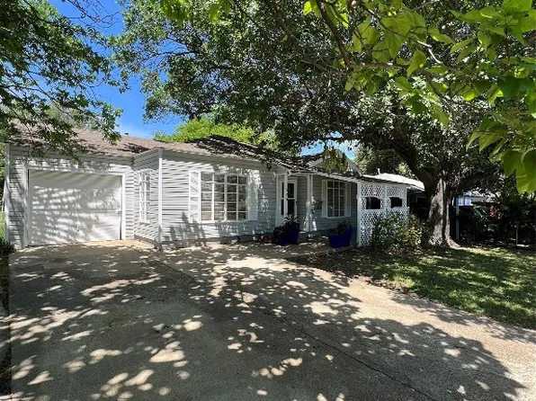 2747 Poinsettia Dr, Dallas, TX 75211