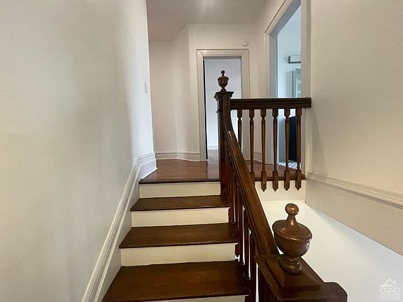 4th image of 817 Columbia St #2