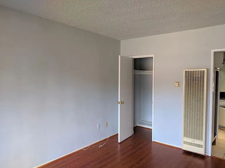 New Hampshire Apartments — Photo 15