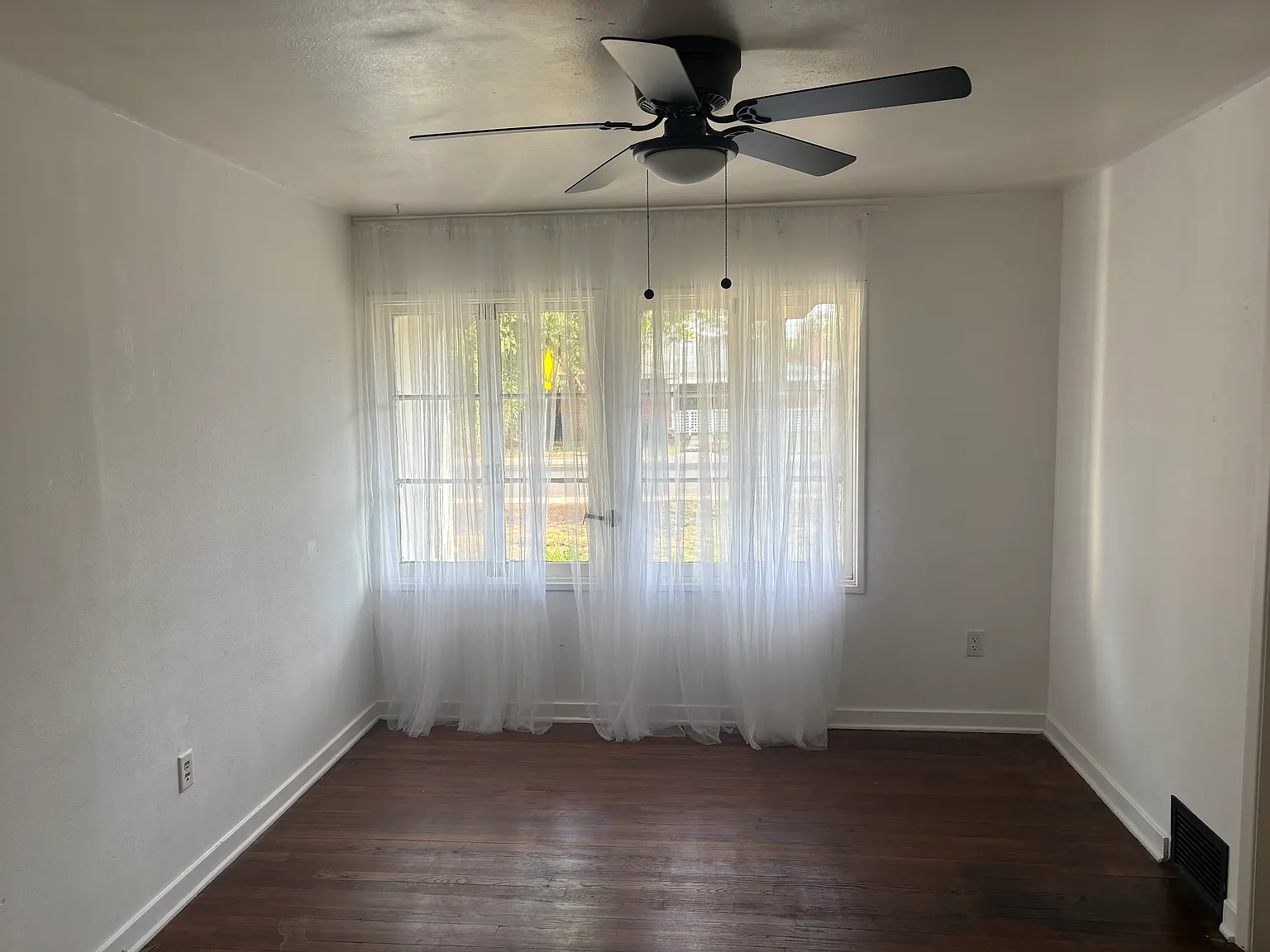 4 bed, 2600 sqft, $700 — Photo 1