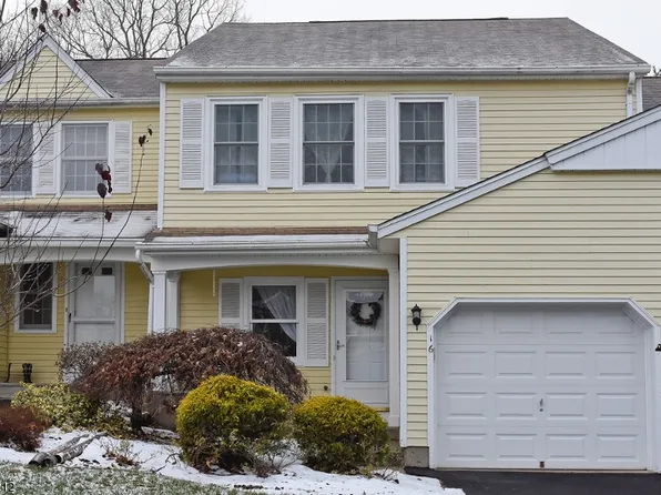 16 Carriage Ln #16, Newton, NJ 07860