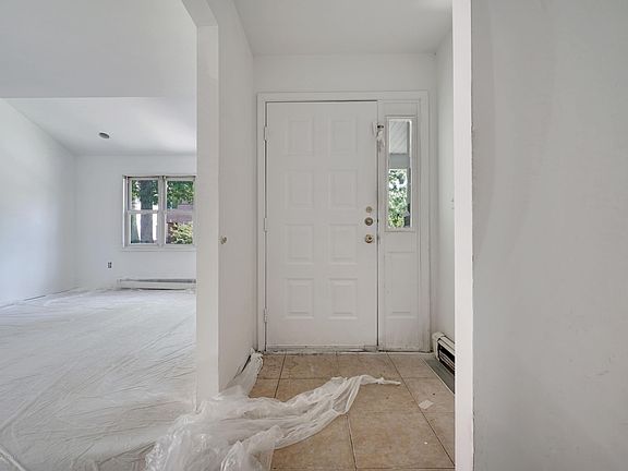 5th image of 585 4th St
