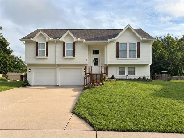 810 S Morgan Dr, Peculiar, MO 64078