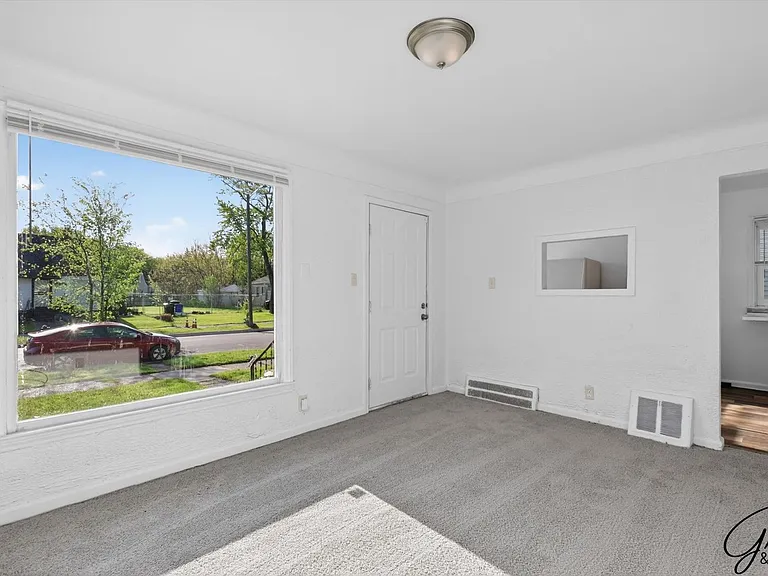 20259 Oakfield St — Photo 5