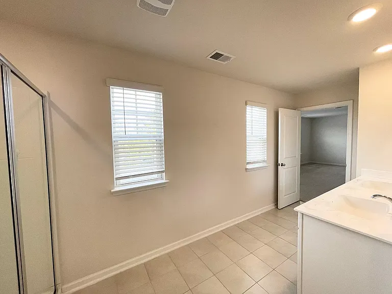 1048 Flintshire Dr — Photo 22