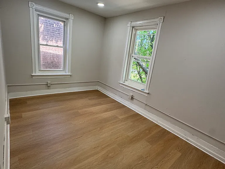 82 Mechanics Ave — Photo 6