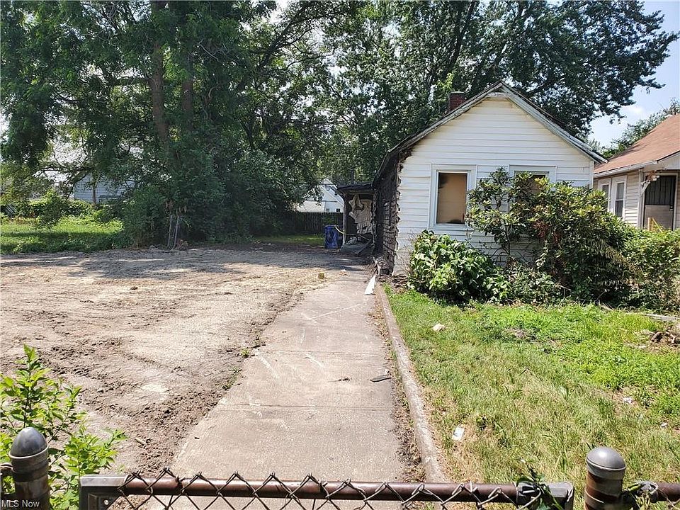 1st image of 1560 E 43rd St