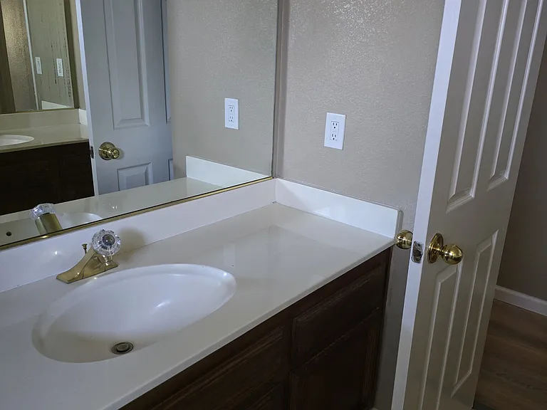 421 Community Dr — Photo 14