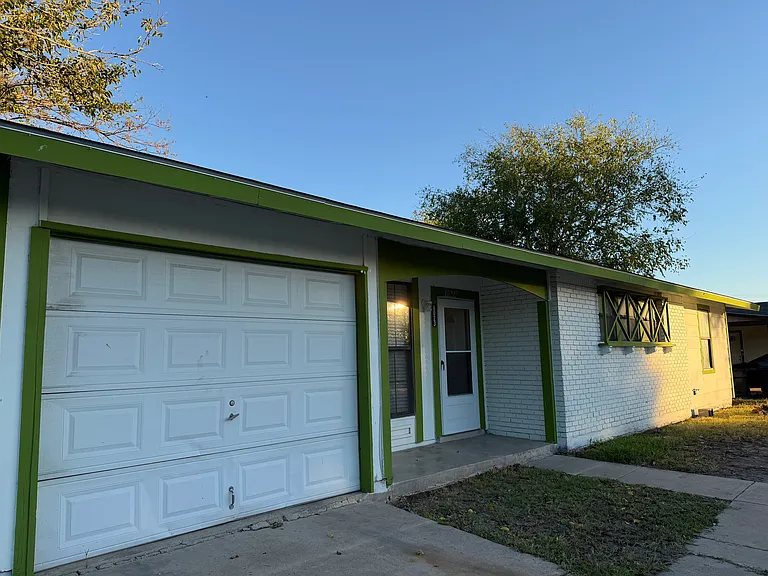 6023 Redbrook Dr — Photo 3