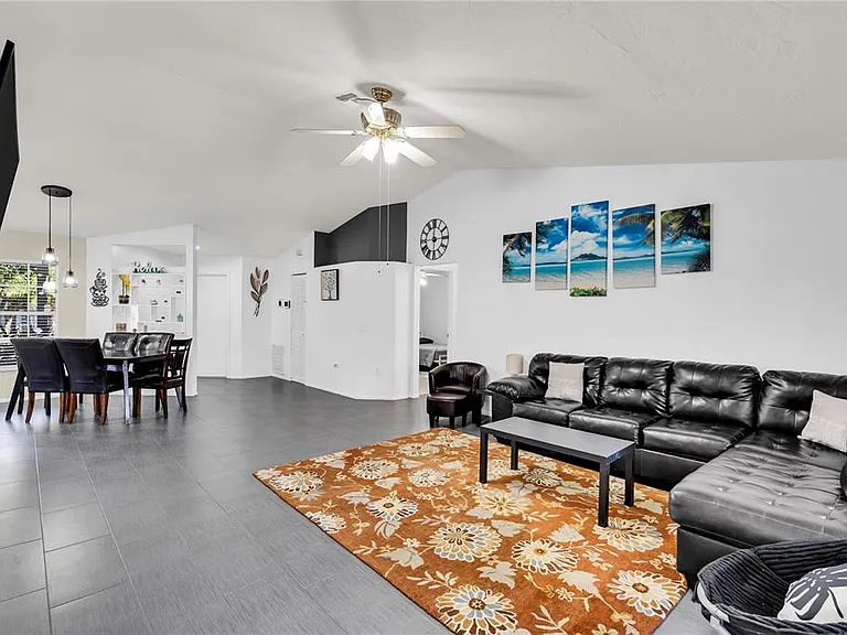 2648 Nassau St — Photo 2