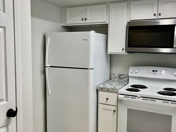 3rd image of 1666 Crystal Park Cir