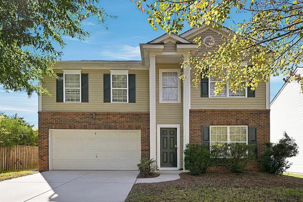 3 bed, 2.5 bath, 2370 sqft, $2,195 — Photo 1