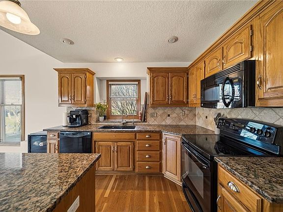 2nd image of 1510 Colt Cir