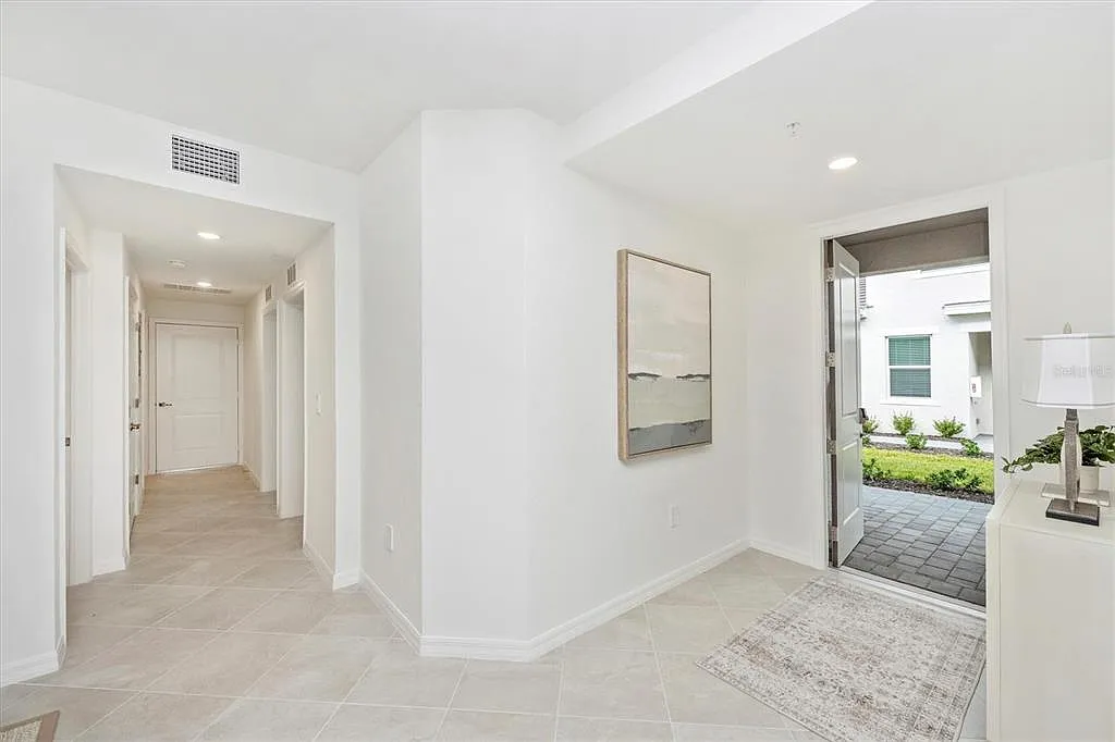 3 bed, 2.0 bath, 1789 sqft, $3,000 — Photo 4