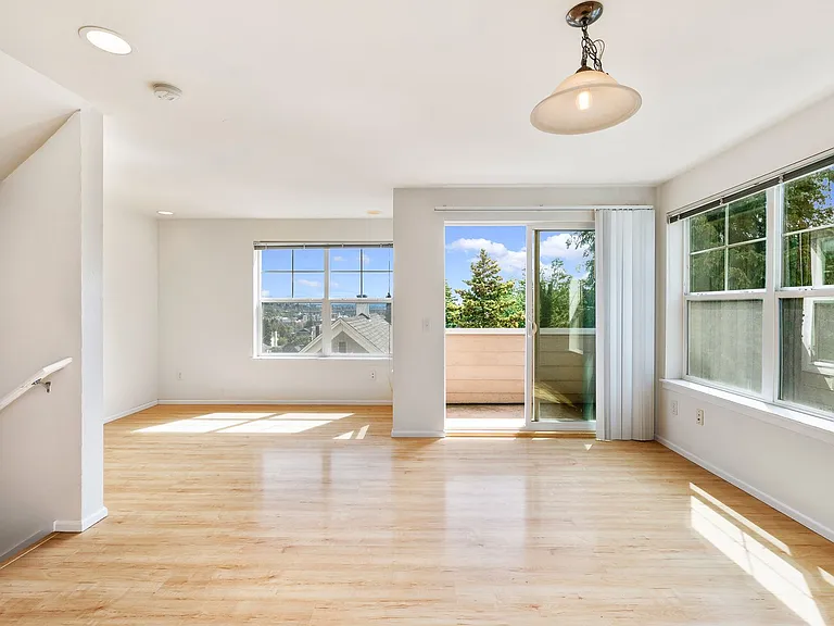 410 W Barrett St — Photo 23