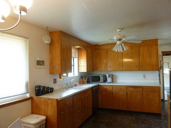 This kitchen offers lots of counterspace. Eating area in the kitchen, newer dishwasher and stove.