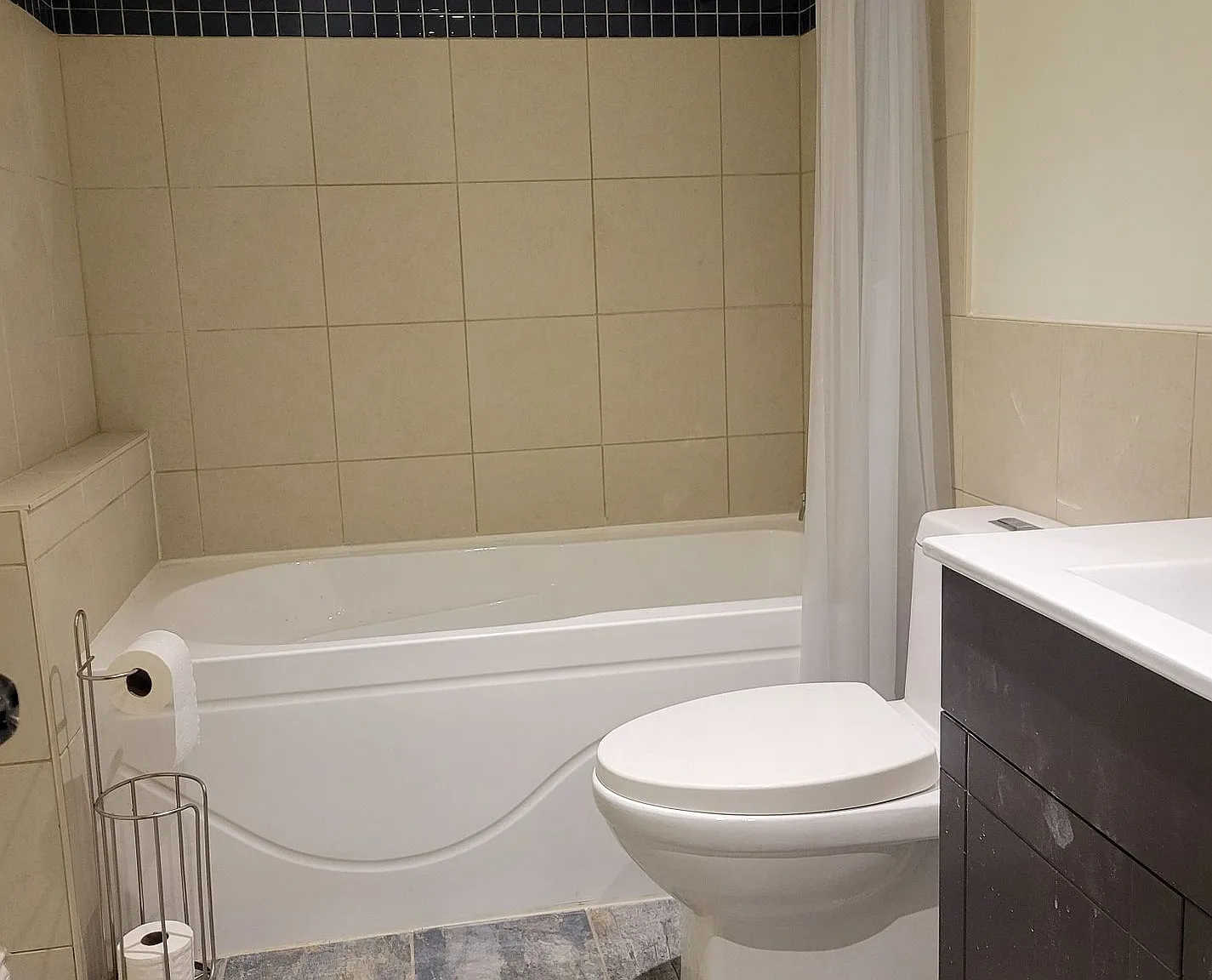 2 bed, $1,990 — Photo 4