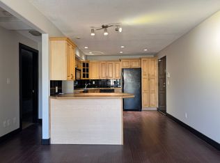 717 4a St NE #306, Calgary, AB T2E 3W1
