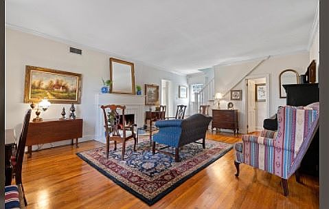 Living Room/Fireplace 