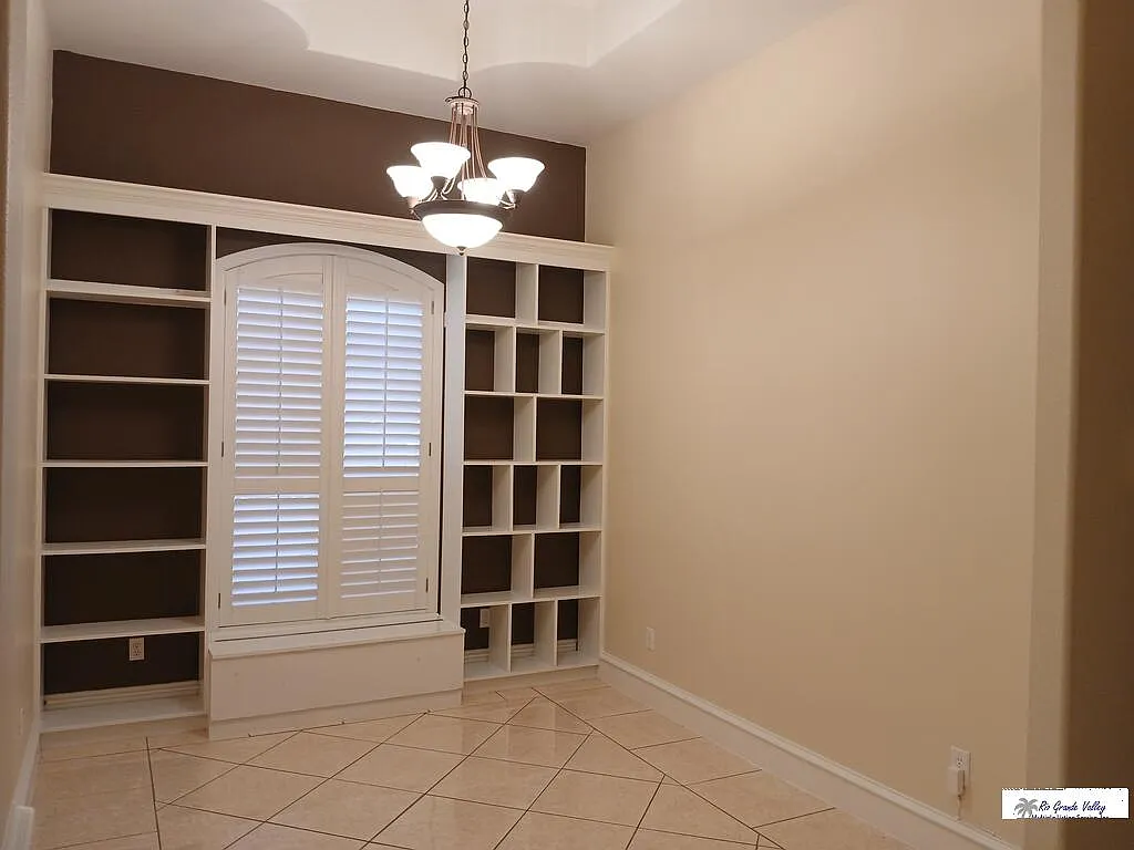 4 bed, 2.0 bath, 1919 sqft, $2,200 — Photo 4