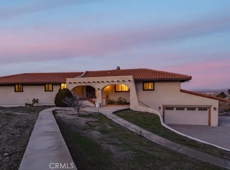 1055 Lakeview Dr — Photo 5